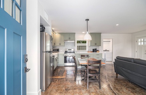 Willow Meadows/Willowbend Area Apartment | Exceptionally designed 1 bedroom 1 bath just minutes from NRG & Medical Center