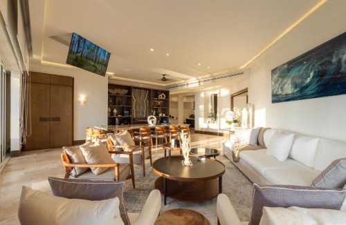 Barra Vieja Apartment | Exclusive Oceanfront Apartment Beach access