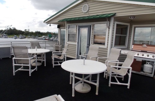 Lafitte Boat Rental | Executive Houseboat - Jean Lafitte Harbour