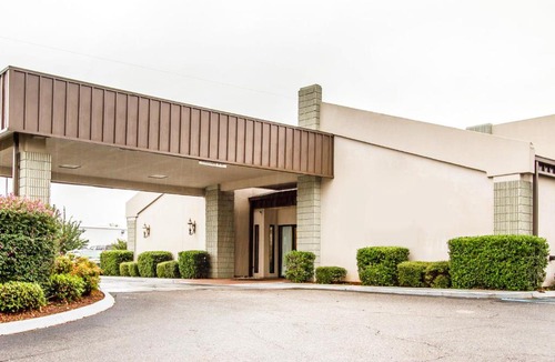 Enterprise Hotel | Executive Inn and Suites
