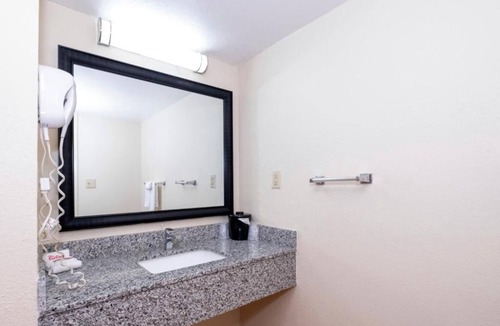 Houston Hotel | Experience Budget-Friendly Comfort Close to Houston's Must-See Attractions