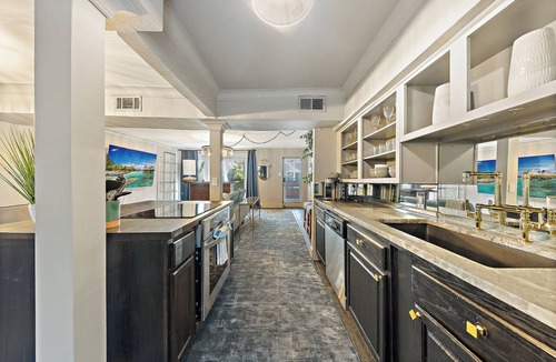 Old East Dallas Condo | Experience elevated comfort in this upscale 2-bedroom Dallas condo with pool views and exclusive access to an award-winning courtyard featuring a resort-style pool, hot tub, dry sauna, and lush lounge areas. Enjoy a 77″ smart TV, sleek leather sofa,