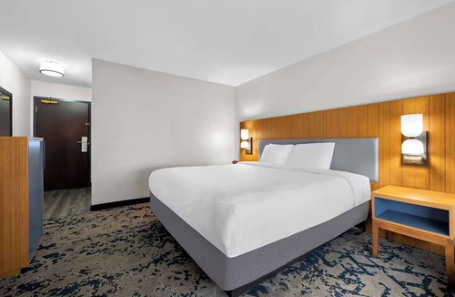 South Baton Rouge Hotel | Experience Proximity to Downtown Baton Rouge in This Quiet, Well-Located Retreat