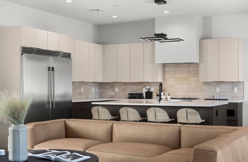 Southwest Village House | Experience The Westly! Very Clean, Walk to Oldtown