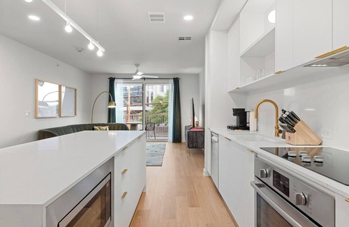 South Lamar Apartment | Experience Zilker & South Lamar from The Code | Private Balcony w/Pool, Bar