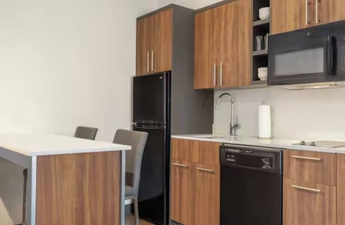 Houston Hotel | Explore Houston from 1 Bedroom Suite Near Mercer Botanic Gardens - 4.3 mi