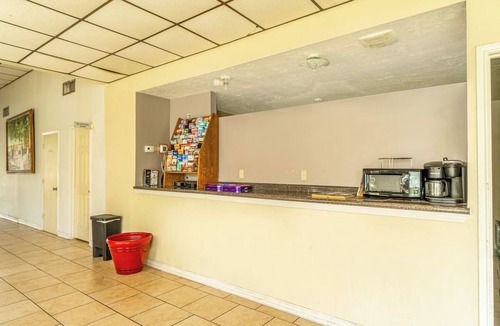 Livingston Hotel | Explore Livingston from a Convenient Room with 2 Full Beds