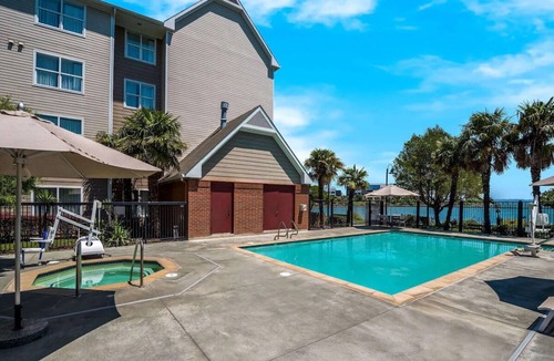 Oyster Point Hotel | Explore the City! Studio Suite w/Free Breakfast, Free Shuttle, Full Kitchen!