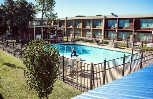 Greenville Hotel | Express Inn & Suites