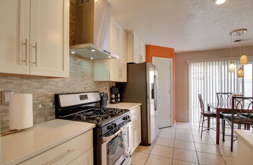 Westgate Heights House | Extended Stay w/Hot Tub! 5 Mi to Old Town ABQ