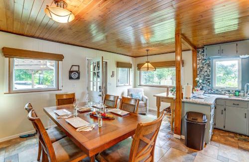Horton House | Fall & Winter Jackson Escape on Wolf Lake
