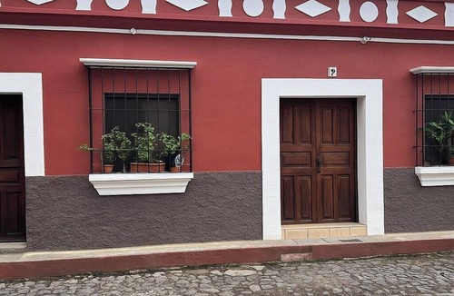 Antigua Guatemala House | Family-Friendly 3BR Home 10 Min Drive to Central Park, 5 Queen Beds, Sleeps 10