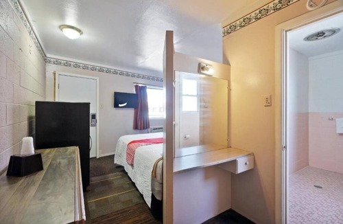 Alpine Hotel | Family-Friendly 4-Room Stay Near Dining & Big Bend National Park Trails