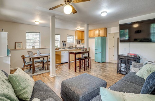 Applegate House | Family-Friendly 'Forest Cabin' w/Hot Tub