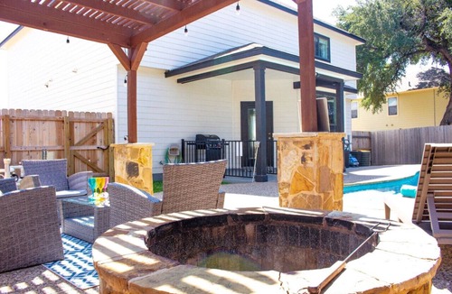 Georgetown House | Family Friendly Home near DWTN ATX w Cozy Backyard