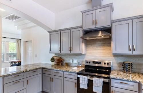 Del Valle House | Family-Ready 4BR with Yard & Kids Playground