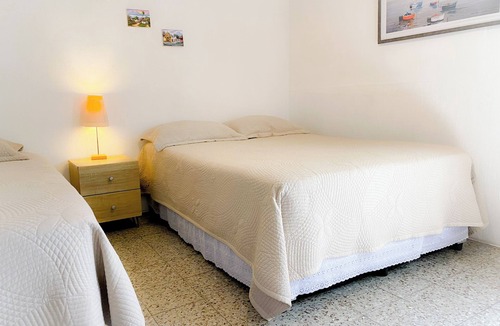 Zona 12 Hotel | Family room with air conditioning. Near Guatemala airport, zone 12.