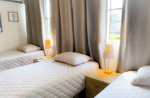 Zona 12 Hotel | Family room with air conditioning. Near Guatemala airport, zone 12.