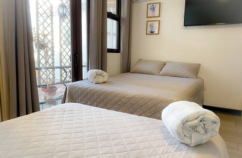 Zona 12 Hotel | Family room with bathroom and air conditioning. Near Guatemala airport, zone 12.