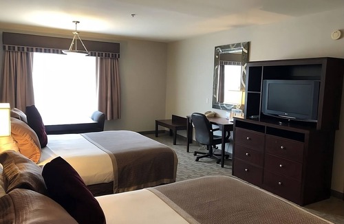 Killeen Hotel | Fantastic Hotel! 2 Amazing Units and Pool.