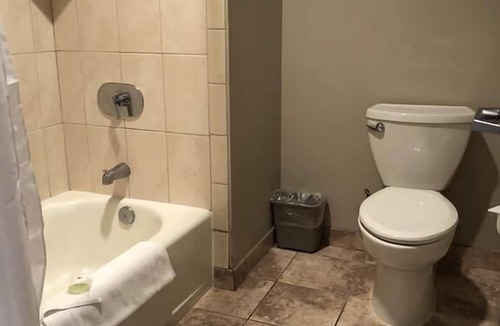 Killeen Hotel | Fantastic Hotel! 2 Amazing Units and Pool.
