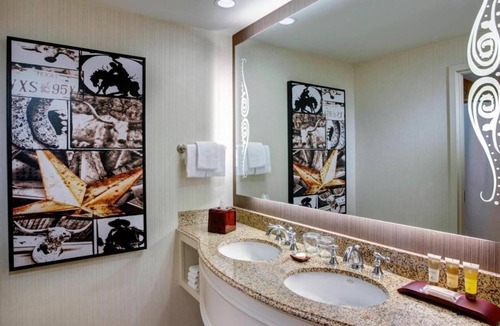 Grapevine Apartment | Featuring a 10-acre outdoor pool facility and a European-style spa .