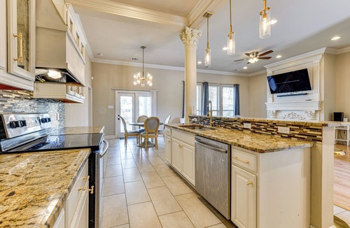 Denham Springs House | Fenced-In Yard & Pond Views: Home 18 Mi to LSU!