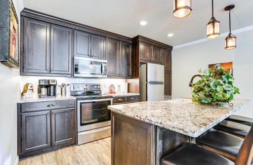 Amarillo House | Fenced Yard: Modern Barndominium in Amarillo!