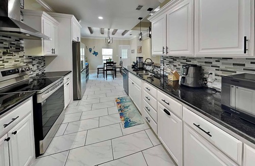 Aransas Pass House | Ferryman's Landing | Pet-friendly + Private Swim Spa