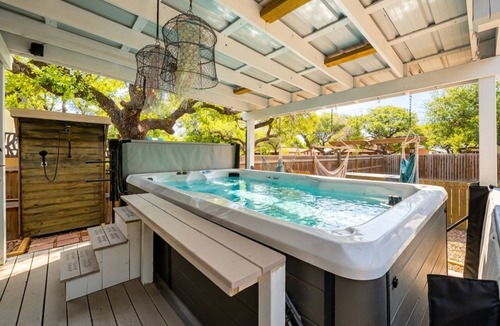 Aransas Pass House | Ferryman's Landing | Pet-friendly + Private Swim Spa