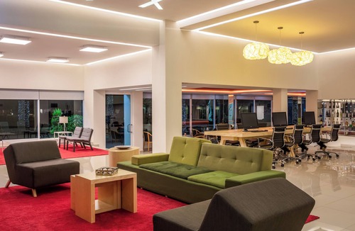 San Luis Potosi Hotel | Fiesta Inn San Luis Potosi Glorieta Juarez