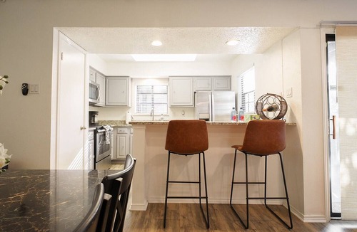 Far North Dallas Condo | FIFA 26 Easy access to stadium. Cozy 1BR condo in fantastic North Dallas w Pool