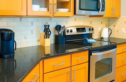 Houston Apartment | FIFA Fever Flats | 2BR Galleria Apartment Nr Mall