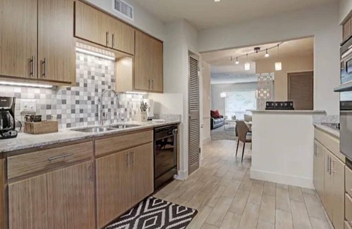 Uptown Apartment | FIFA Luxe | Walk to Galleria | Holiday-Ready