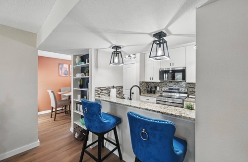 Ederville Condo | FIFA World Cup 2026 Worker/Media Haven! 2BR/2BA Condo, 30+ Day Stays, A/C, WiFi