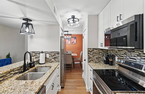 Ederville Condo | FIFA World Cup 2026 Worker/Media Haven! 2BR/2BA Condo, 30+ Day Stays, A/C, WiFi