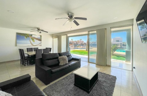 Las Conchas Apartment | Find Peace at a Modern Ground Floor Condo