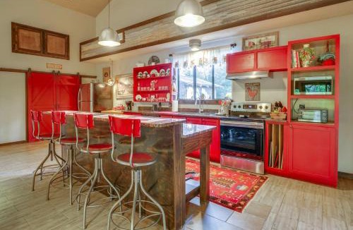 San Antonio House | Fire Pit, Peaceful Porch! Family Cabin By Old Town
