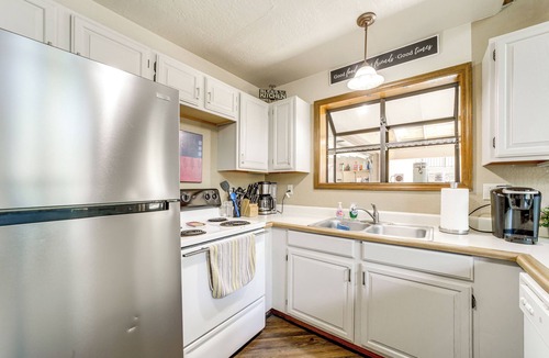 Munds Park Cabin | Fire Pit & Wraparound Porch: Munds Park Cabin!