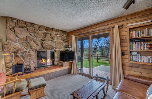 Clark Cabin | Fish Hook - Cozy cabin tucked in the mountains