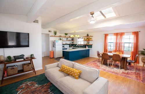 Jamaica Beach House | Flamingo Way | 2BR + Sleeping Den | Waterfront