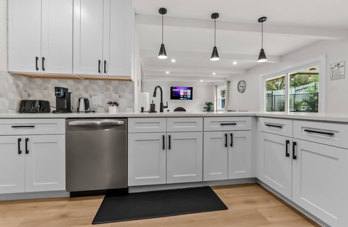 Leon Valley House | Forest Oaks Pool House 5/2 Medical Center