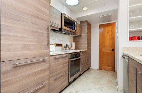 Northeast Santa Fe Hotel | Fort Marcy 24 | Walk to Plaza | Kiva Fireplace | Full Kitchen | Hot Tub | Pool | 2 Levels