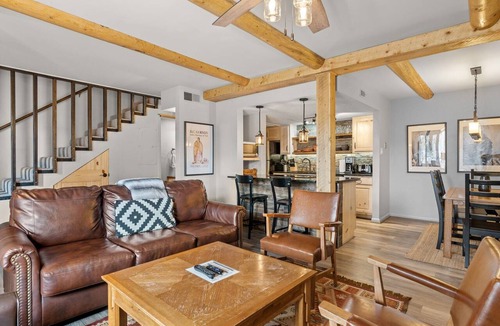 Northeast Santa Fe Hotel | Fort Marcy 89 | Walk to Plaza | Kiva Fireplace | Full Kitchen | Hot Tub | Pool | End Unit | 2 Levels