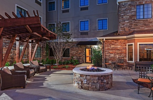 Fossil Creek Condo | Free Breakfast. Outdoor Pool. King Suite Close to the Convention Center
