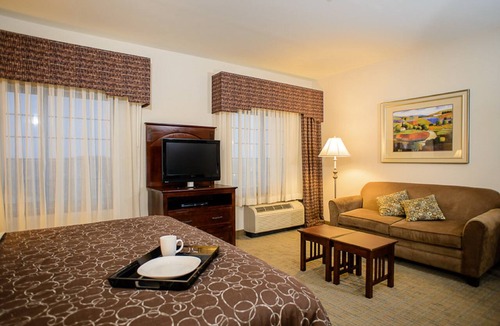 Webster Hotel | Free Breakfast + Outdoor Pool + Fitness Center Access | Close to NASA