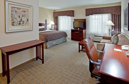 Webster Hotel | Free Breakfast + Outdoor Pool + 24 Hour Business Center | Close to NASA