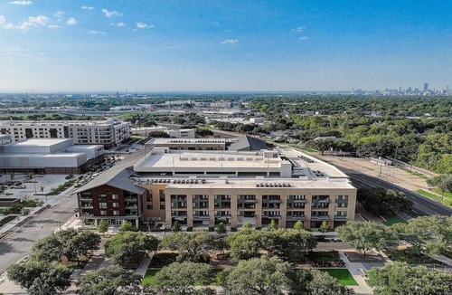 Highland Apartment | Frontdesk | 1 BR Apt near Mayfield Park & preserve