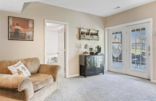 Williamsburg Apartment | Fun and Open Space Near Everything - Pool table, Hot Tub in Williamsburg