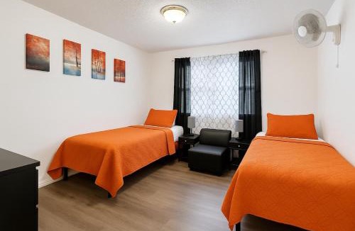 South Arlington Apartment | Fun-Filled 3 bedroom Retreat Near Six Flags & Stadiums